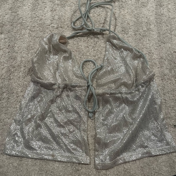 Subdued top - Picture 2 of 3